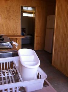 a kitchen with a dishwasher and a sink in it at Cabañas en Algarrobo Norte in Algarrobo