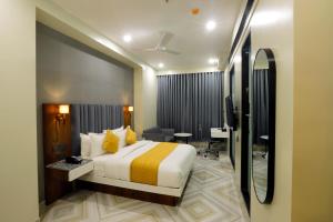 a hotel room with a bed and a bathroom at HOTEL BREEZE BAY EX - NEAR US Consulate, BKC in Mumbai