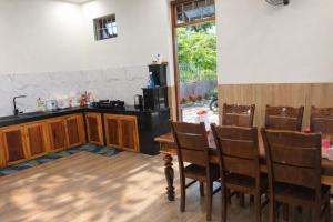 a kitchen with a table and chairs in a room at Sơn Hiển Homestay in Cam Lâm