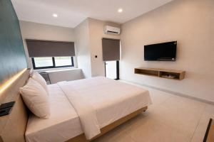 a bedroom with a bed and a flat screen tv at Bene Residence in Maluk +15 photos