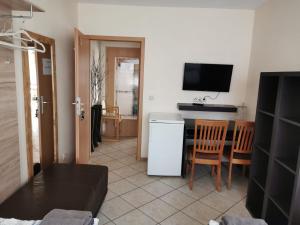 a living room with a table and a television at Gästehaus Sol Tour in Ahrensfelde