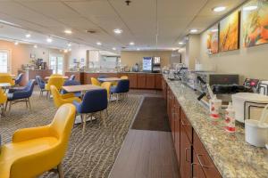 a waiting room with yellow chairs and a cafeteria at Comfort Inn & Suites at Dollywood Lane in Pigeon Forge