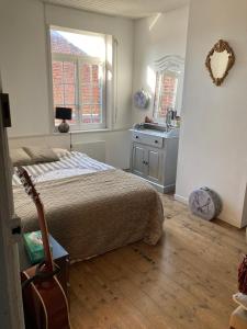 a bedroom with a bed and a sink at Maison cocooning in Hazebrouck