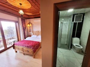 Saruhan Hotel पर एक बाथरूम +221 फ़ोटो