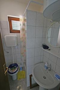 Bathroom sa Apartments Grbesa