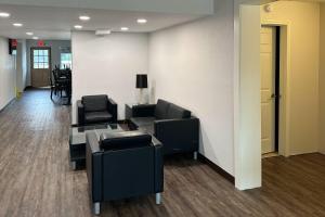 a waiting room with chairs and a couch and tables at Quality Inn Forsyth near GA Public Safety Training Center in Forsyth