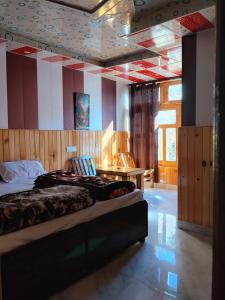a bedroom with two beds and a desk in it at Paradise Homestay Tosh in Tosh