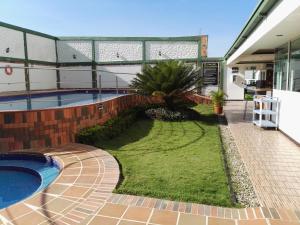 a house with a swimming pool and a courtyard at Gran Hotel Internacional Sanbara in Arauca