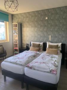 a large bed in a room with a wall with hearts at B&B De Domburcht in Domburg