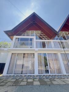 a house with large windows and a balcony at Blackpool Hub in Nikawatawana