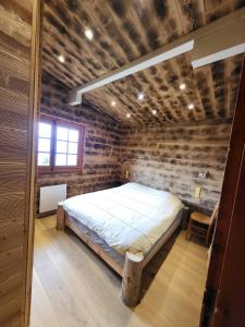 a bedroom with a bed in a brick wall at Chalet d'alpage avec vue incroyable in Saint-Gervais-les-Bains
