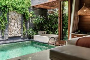a bathroom with a bath tub and a bath tub at Seminyak Sanctuary Villa by Ini Vie Hospitality in Seminyak