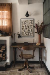 a desk with a lamp and a chair in a room at Auberge de la Roche in Valdeblore
