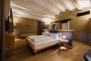 a bedroom with a large bed and a table at Rara Factory Design House in Orvieto