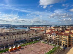 an aerial view of a city with buildings and a river at Grand T3-CLIM-WIFI-Vue in Toulon