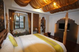 a bedroom with a bed and a tub in a room at Xiu Feng in Kenting