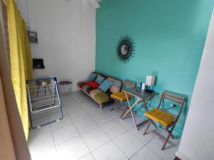 พื้นที่นั่งเล่นของ Purple Peach Escapes