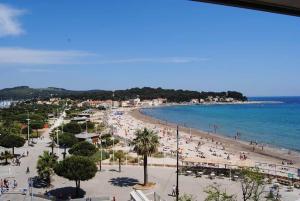 a beach with a lot of people on it at LES SABLETTES LES PIEDS dans L'EAU in La Seyne-sur-Mer
