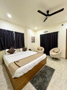 a bedroom with a bed and a ceiling fan at Hotel Sambhavi in Hisua