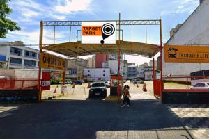 a woman is standing at a gas station at Las Vegas Hotel in São Paulo