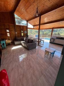 a large living room with a couch and a table at Refúgio Bosques de Itu in Itu