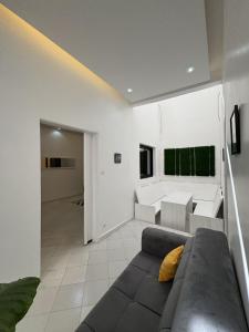 a living room with a couch and a table at WHITE FLAT ALMADIES in Dakar