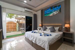 a bedroom with a large bed with a large window at Hidden Tide Villa in Ukulhas