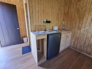 a room with a wooden counter with a sink in it at TINY HOUSE Los Angeles in Los Ángeles +2 photos