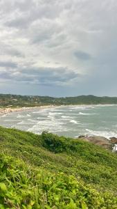 a view of a beach with the ocean at Casinha do Rosa in Imbituba +7 photos