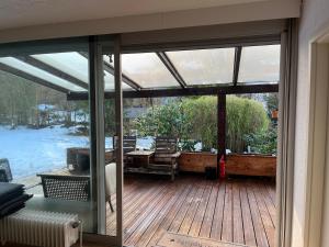 a screened in porch with a wooden deck at Gästezimmer Flechtorf in Lehre