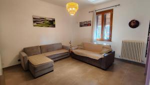 a living room with a couch and a chair at Casa di Cecco in Stazione di Laterina +5 photos