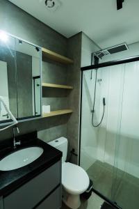a bathroom with a shower and a toilet and a sink at Flat exclusivo Studio Cuiabá 1207 in Cuiabá