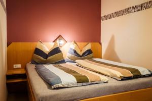 a bed with two pillows on top of it at Ferienwohnung Jank in Jenig