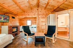 a living room with two chairs and a table at Ferienhaus Ustronie I Nr 1 in Ustronie Morskie