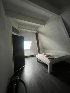 a room with a bed and a window in it at Pension Veldzigt in Wijnaldum