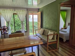 a living room with a dining table and a bedroom at Papaturro House in La Cruz