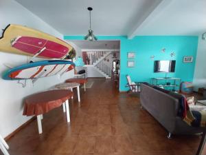 a living room with some chairs and a couch at Brisas da Cocanha in Caraguatatuba