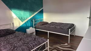 a room with two beds in a room at FeWo ,Sonnenschein ,Sollstedt in Sollstedt