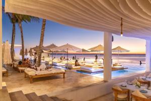 a resort with a view of the beach at Le Saint Tropez in Kidoti