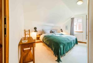 a bedroom with a bed and a table and a window at Ferienwohnung Ausblick in Süderbrarup