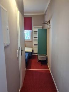 a small room with a hallway with a door and a bedroom at Die große Wohnung in Droyßig +4 photos