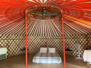 a room with a bed in a yurt at Yurta cerca de Madrid in Madrid
