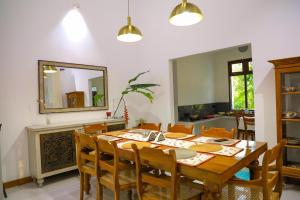 a dining room with a table and a mirror at Cinnamon River Retreat in Magammana