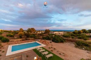 an overhead view of a swimming pool in a yard with chairs at Villa La Primula by Vivimy in Torre Pali