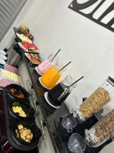 a buffet with many different types of food and drinks at Pousada Akuto's in Aparecida