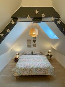 a bedroom with a bed in a attic at République in Verberie