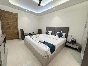 a bedroom with a large bed in a room at Hotel Synergy Stays in Indore +3 photos