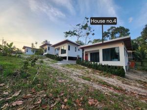 a house with a sign that reads house no at Na-Tub House in Ban Nua