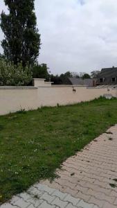 a park with a skateboard on a wall and grass at Escapade & Bien être in Ravenel +1 photo