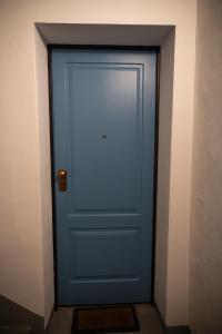 a blue door in a corner of a room at Suite Cerchio 2 - City Center in Ravenna +3 photos